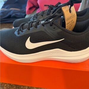 Nike Black and White Men's Running Sneakers.  Brand New. Never worn